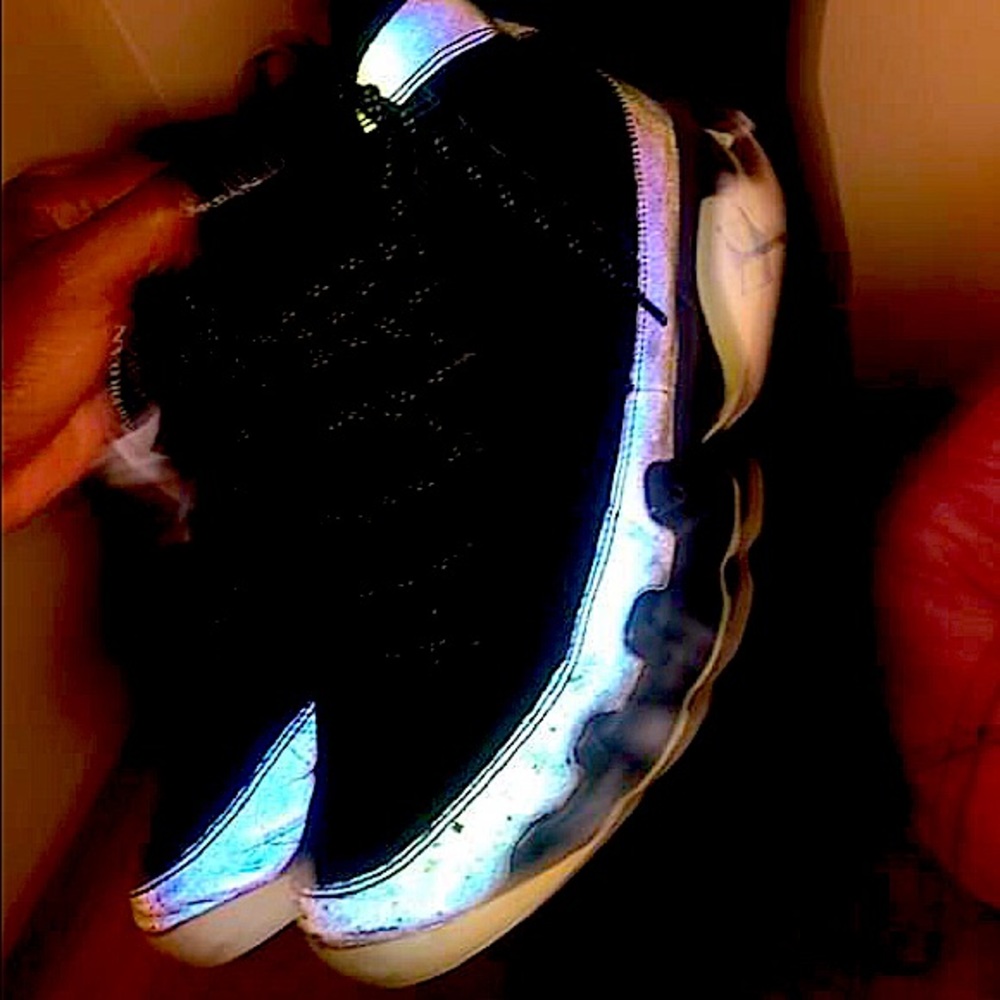 Used retro 9 Jordan’s reflecting glow in the dark